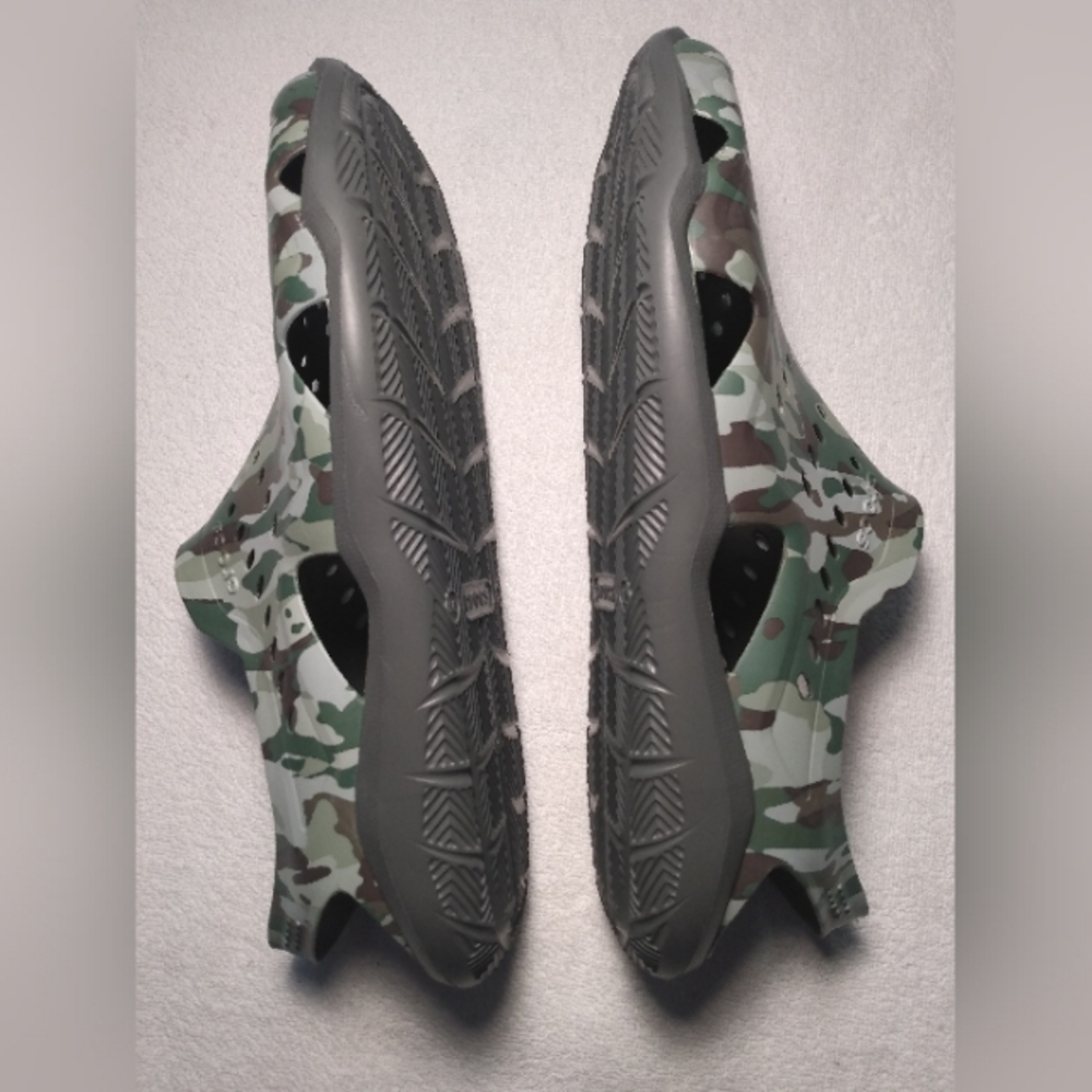 CROCS New Without Tag Camo Military Hunting Camping Beach Sandal Shoe - Men's 12